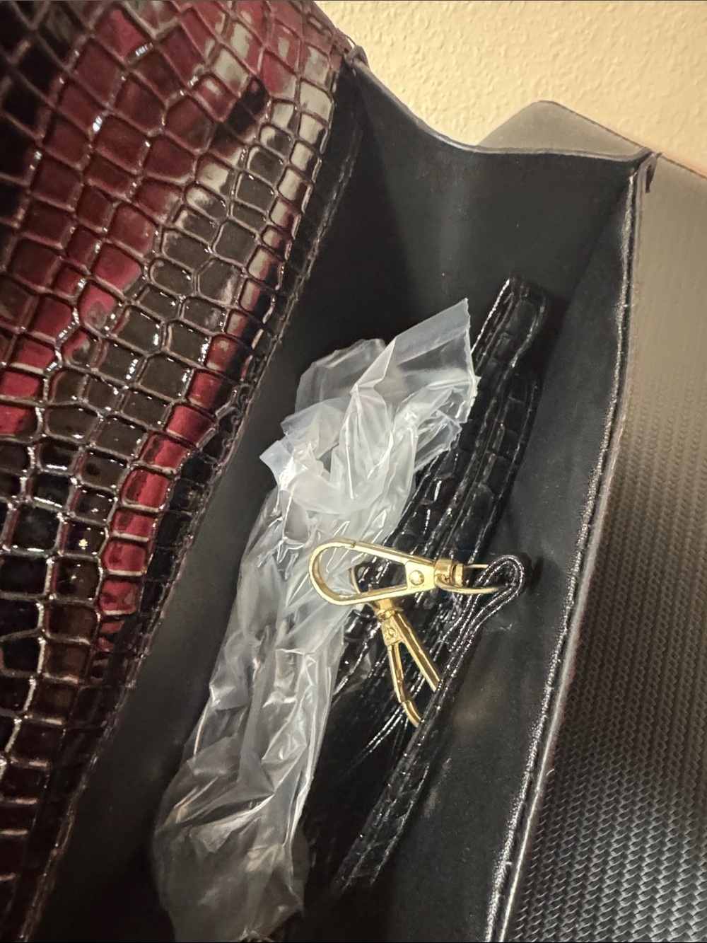 Fashion Black Croc-Embossed Chain Bag - Gold Hardware - Picture 4 of 5